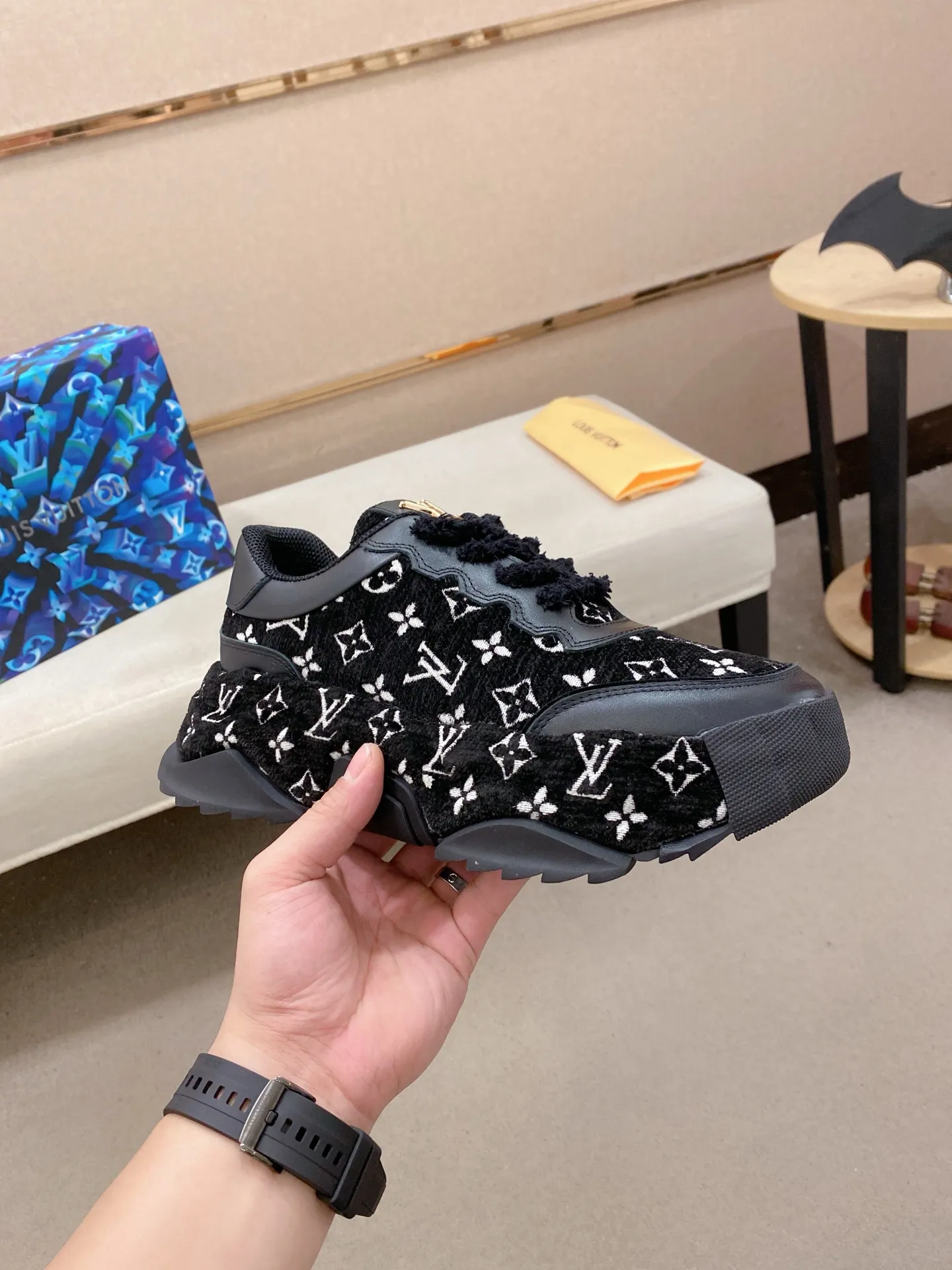 Factory price 600💰 Louis Vuitton (Louis Vuitton/lv) official website 1:1 copy 👊🏻Upper 🇮🇹Imported cowhide🇩🇪Lining imported breathable mesh lining. The original outsole is molded to reflect the identity of every man, and the upper foot is elegant and stable🚶🏻🚶🏻The high-end custom counter original replica📯The shoe last remains unchanged regardless of wind and rain, and can withstand the verification of time🔍️,🔵 Size: 39-45. Can be customized 38-46 non-refundable and non-exchangeable!